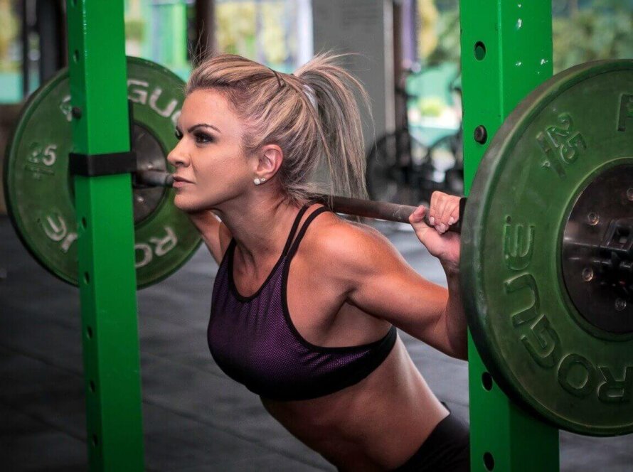 crossfit featured image of female doing squats